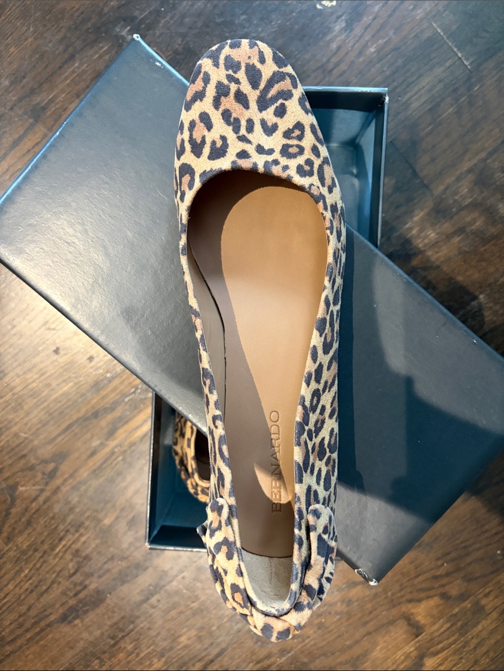 BERNARDO ELOISA BALLET FLATS CHEETAH PRINT, BOW BACK, SIZE 9 NWT